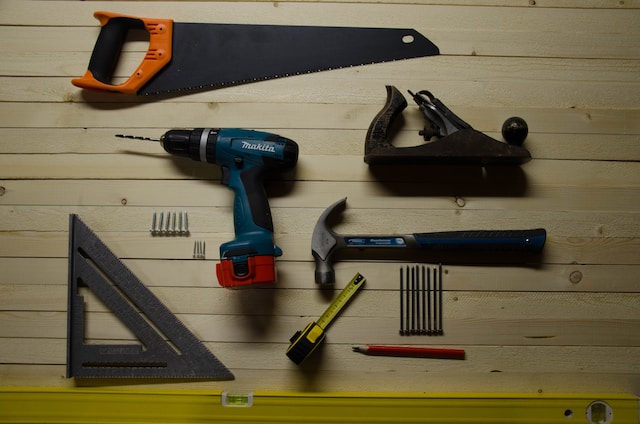 Essentiels de l’équipement de bricolage : liste des outils indispensables pour les projets a venir